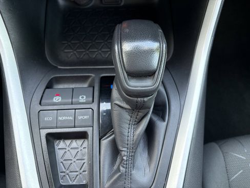 Used 2024 Toyota RAV4 XLE FWD image 29
