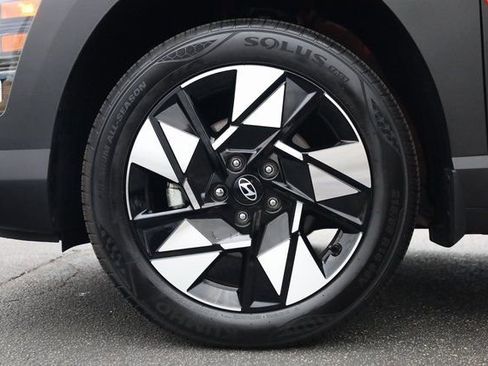 Used 2025 Hyundai Kona SEL image 9