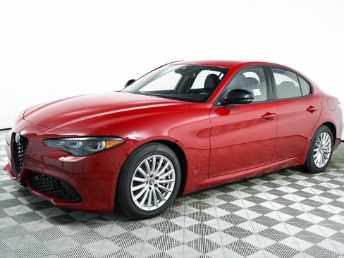 New 2024 Alfa Romeo Giulia Sprint image 4