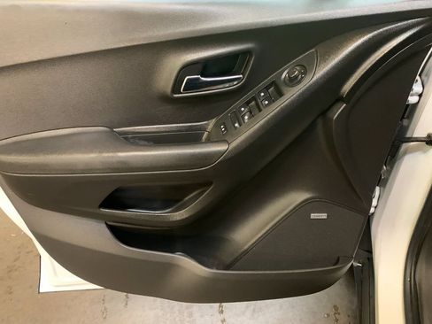 Used 2021 Chevrolet Equinox LT FWD image 12