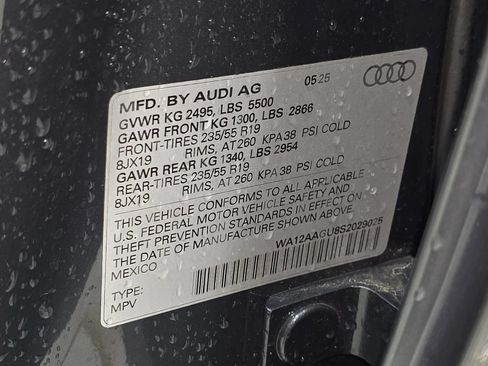 Used 2025 Audi Q5 Premium Plus w/ Premium Plus AWD/4WD image 39
