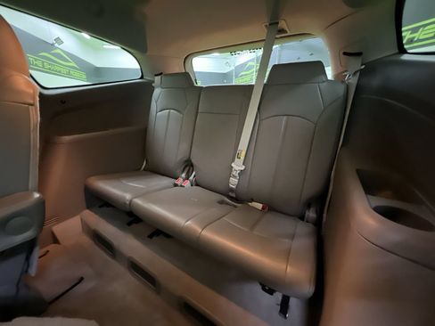 Used 2017 Chevrolet Traverse LT w/ Style and Technology Package FWD image 27