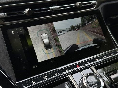 Used 2025 Aston Martin V8 Vantage Coupe image 21