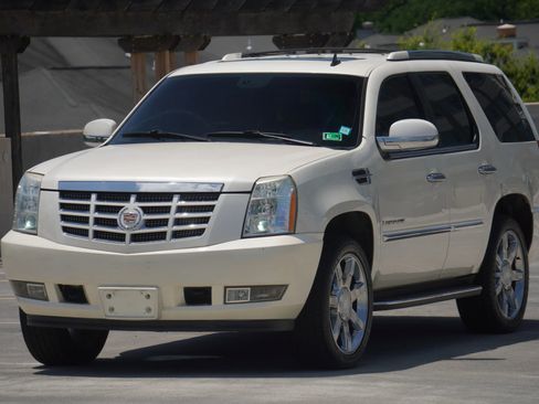 Used 2008 Cadillac Escalade AWD image 23