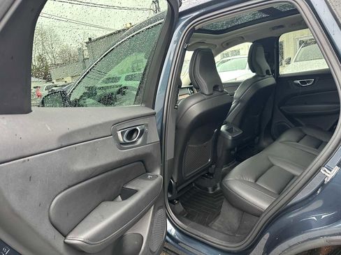 Used 2021 Volvo XC60 T5 Momentum w/ Advanced Package image 16