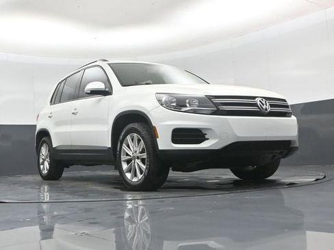 Used 2018 Volkswagen Tiguan Limited image 45