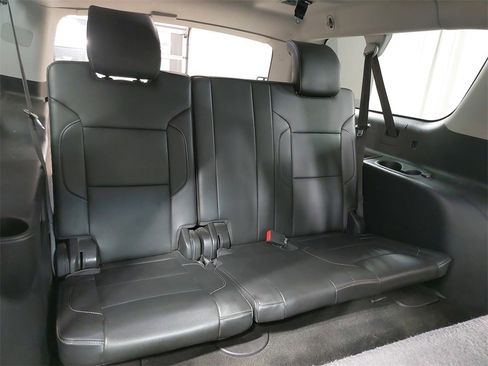 Used 2018 Chevrolet Suburban LT image 15
