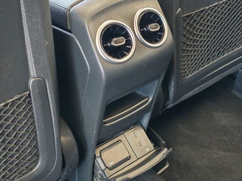 Used 2020 Mercedes-Benz GLB 250 4MATIC w/ Premium Package image 20