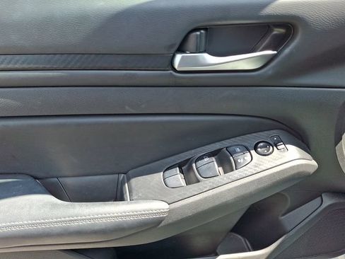 Used 2024 Nissan Altima 2.5 SV FWD image 14