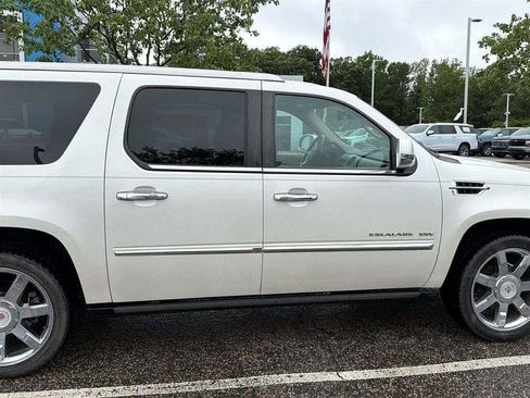 Used 2010 Cadillac Escalade ESV Premium RWD image 24