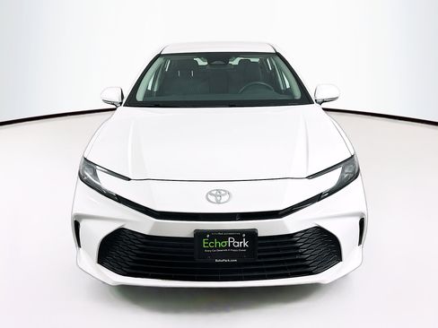 Used 2025 Toyota Camry LE image 2