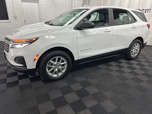 Used 2022 Chevrolet Equinox LS image 5