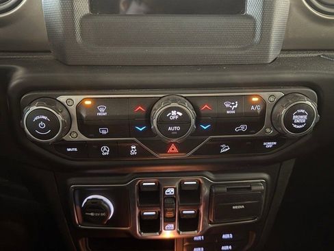 Used 2020 Jeep Wrangler Unlimited Willys image 12