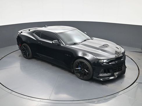 Used 2019 Chevrolet Camaro SS image 27
