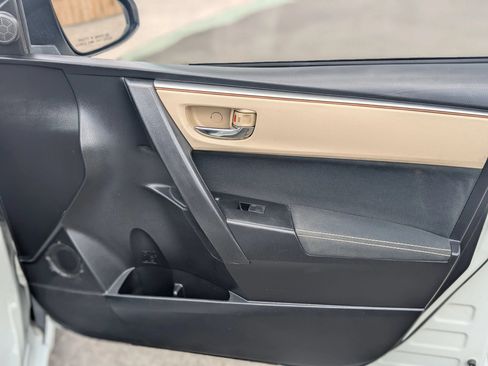 Used 2014 Toyota Corolla LE FWD image 23