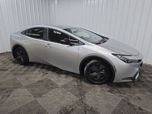 Used 2025 Toyota Prius Plug-In Hybrid image 1