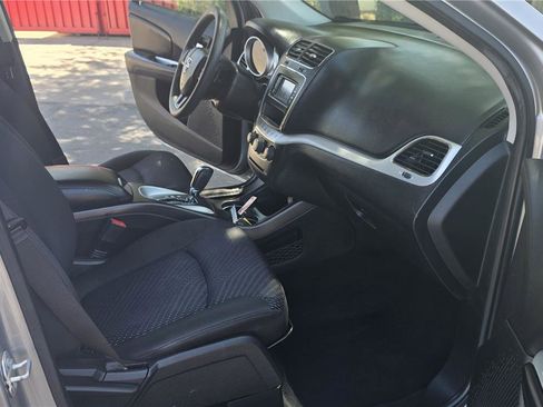 Used 2019 Dodge Journey SE FWD image 16