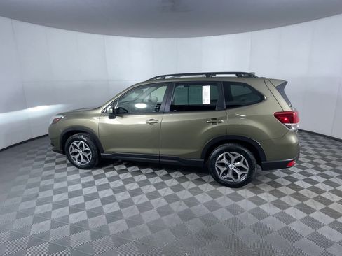 Used 2023 Subaru Forester Premium image 6