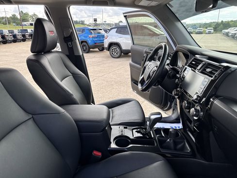 Used 2024 Toyota 4Runner TRD Off-Road Premium image 27