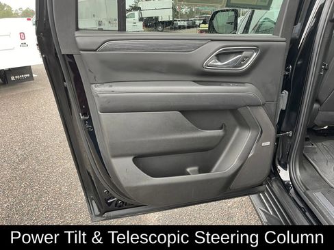 Used 2024 GMC Yukon XL SLT w/ SLT Premium Package image 22