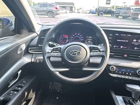 Used 2021 Hyundai Elantra SEL FWD image 10