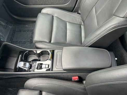 Certified 2025 Volvo XC40 B5 Plus AWD/4WD image 26