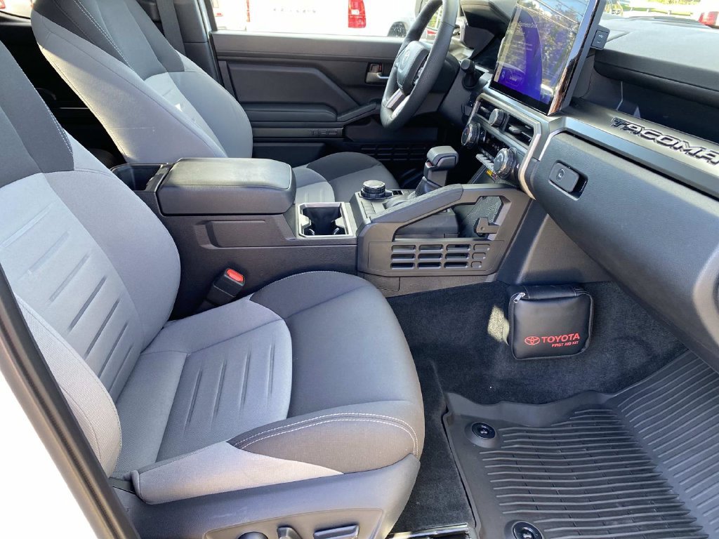 Used 2025 Toyota Tacoma TRD Sport w/ TRD Sport Upgrade Package AWD/4WD image 29
