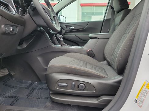 Used 2022 Chevrolet Equinox LT FWD image 16