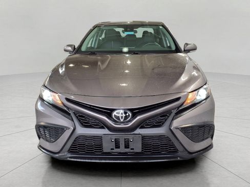 Used 2022 Toyota Camry SE image 3