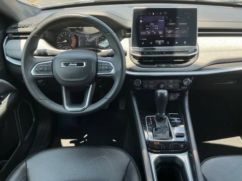 Used 2024 Jeep Compass Latitude AWD/4WD image 15