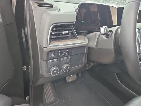 Used 2025 Chevrolet Tahoe LT RWD image 9