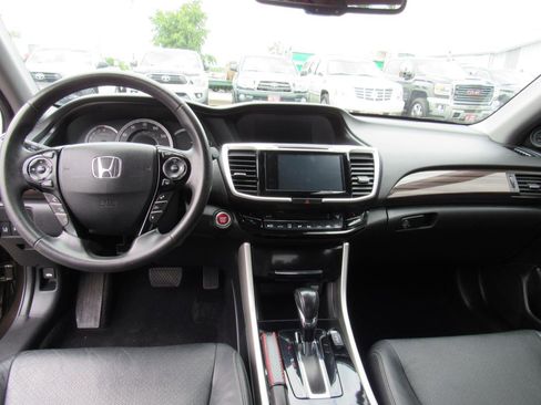 Used 2016 Honda Accord Touring image 17
