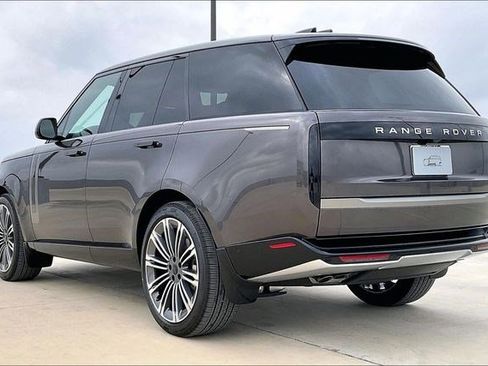 New 2026 Land Rover Range Rover SE image 3