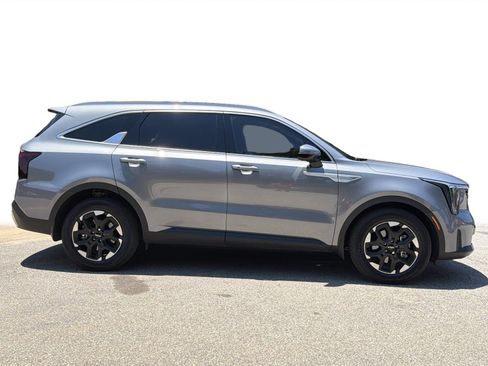 Used 2025 Kia Sorento S w/ Panoramic Sunroof Package FWD image 27