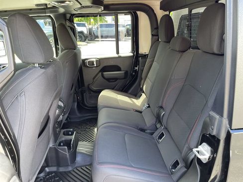 Used 2023 Jeep Gladiator Rubicon AWD/4WD image 25