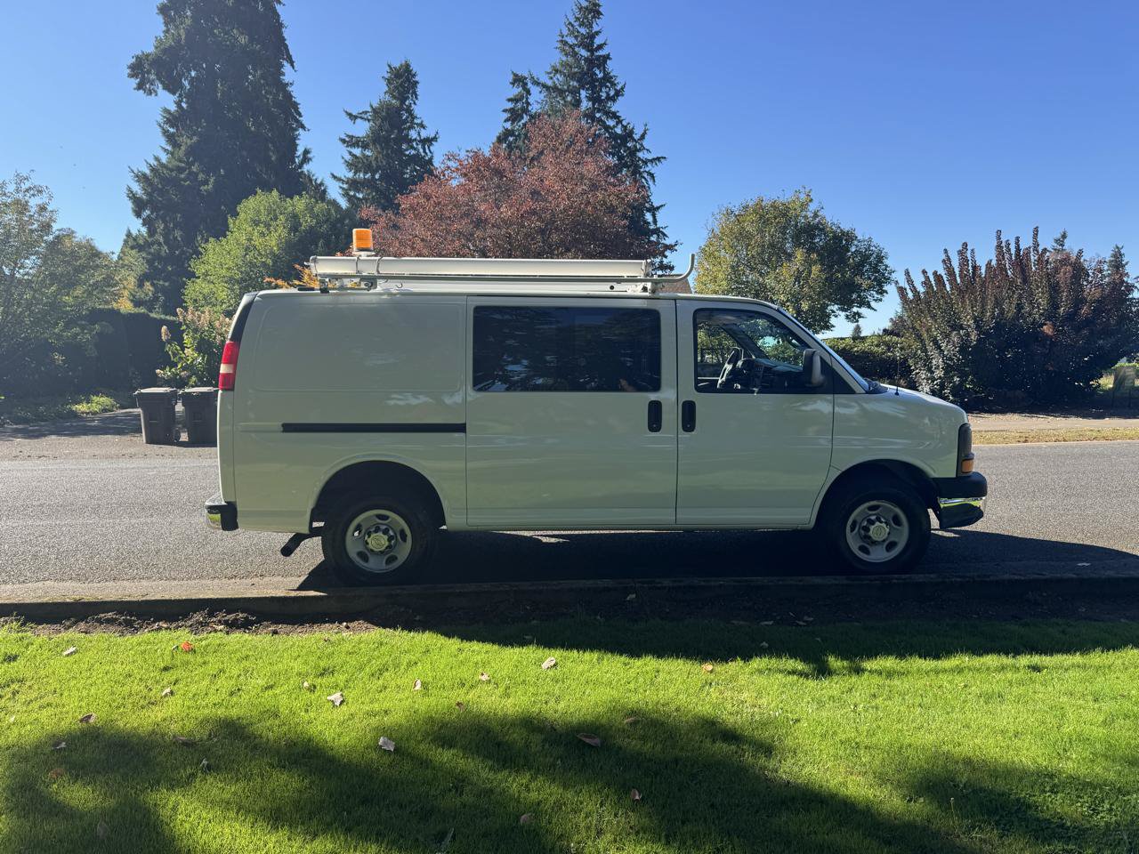 Used 2010 Chevrolet Express 2500 RWD image 6