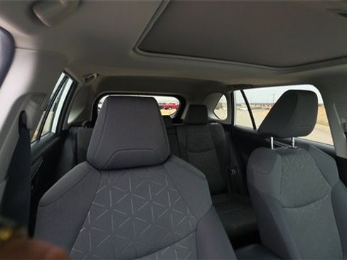 Used 2021 Toyota RAV4 XLE w/ Convenience Package image 31