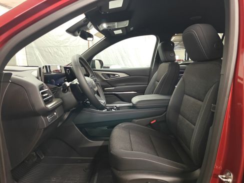 Used 2025 Chevrolet Traverse LT w/ Midnight/Sport Edition image 5