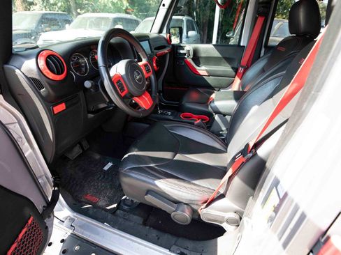 Used 2018 Jeep Wrangler Unlimited Rubicon AWD/4WD image 17
