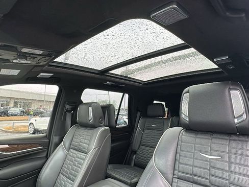 Used 2023 Cadillac Escalade Sport Platinum w/ LPO, ONYX Package image 17