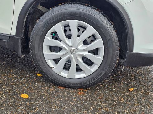 Used 2017 Nissan Rogue S image 9