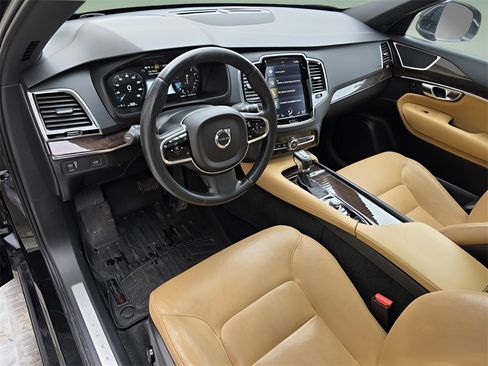 Used 2016 Volvo XC90 T6 Momentum image 25