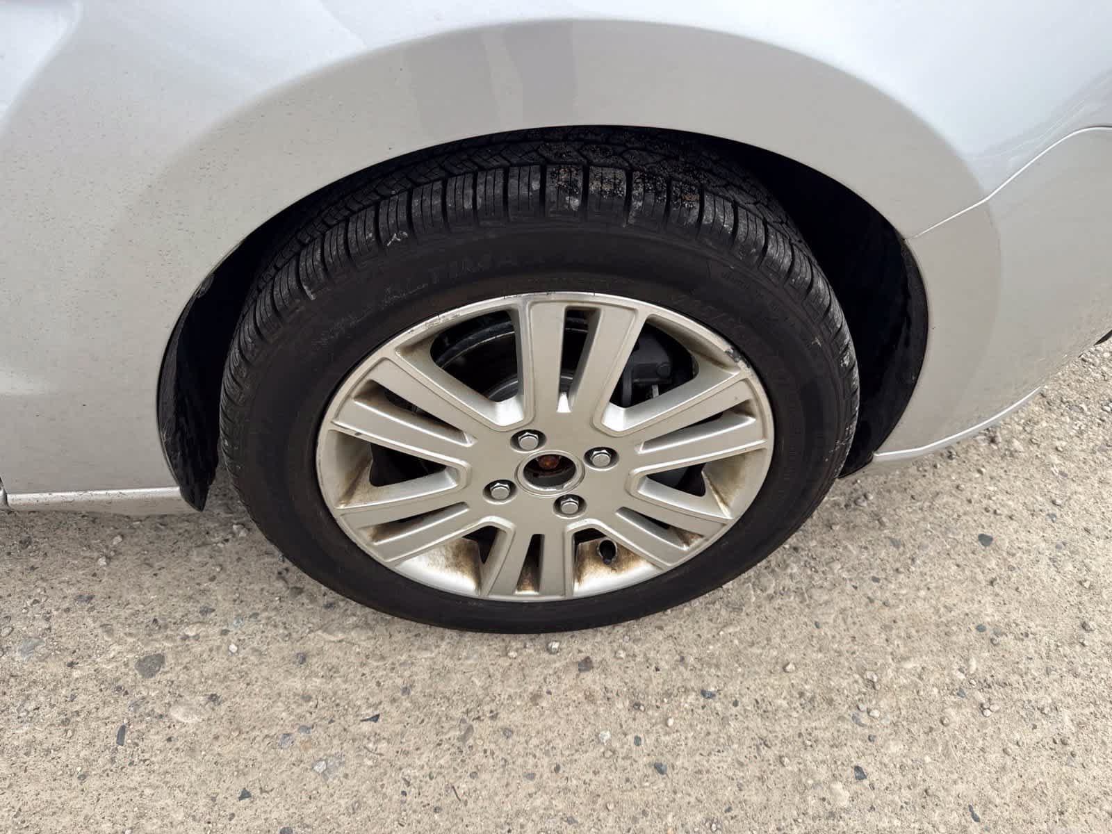 Used 2010 Ford Focus SEL FWD image 5