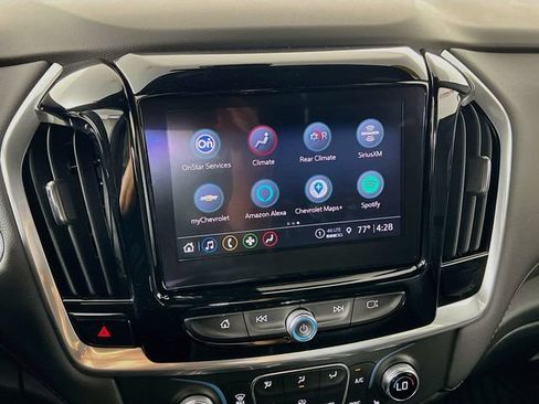 Used 2022 Chevrolet Traverse LT FWD image 17