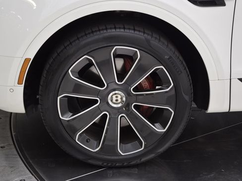Used 2020 Bentley Bentayga Design Series AWD/4WD image 12