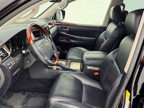 Used 2013 Lexus LX 570 4WD w/ Luxury Pkg image 20