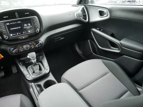 Certified 2025 Kia Soul LX w/ LX Technology Package FWD image 11