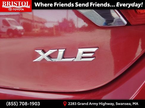 Used 2017 Toyota Camry XLE w/ Moonroof Package FWD image 34