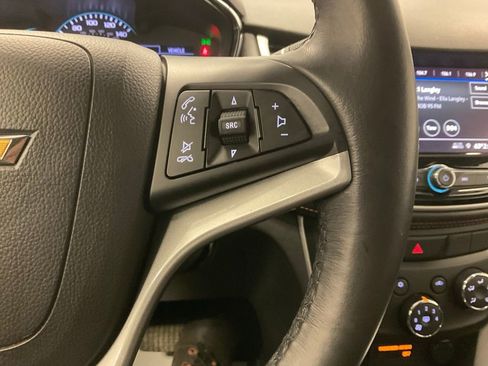 Used 2020 Chevrolet Trax LT w/ LT Convenience Package image 20