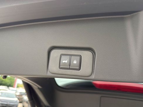 Used 2025 Nissan Rogue Platinum w/ Platinum Premium Package FWD image 10